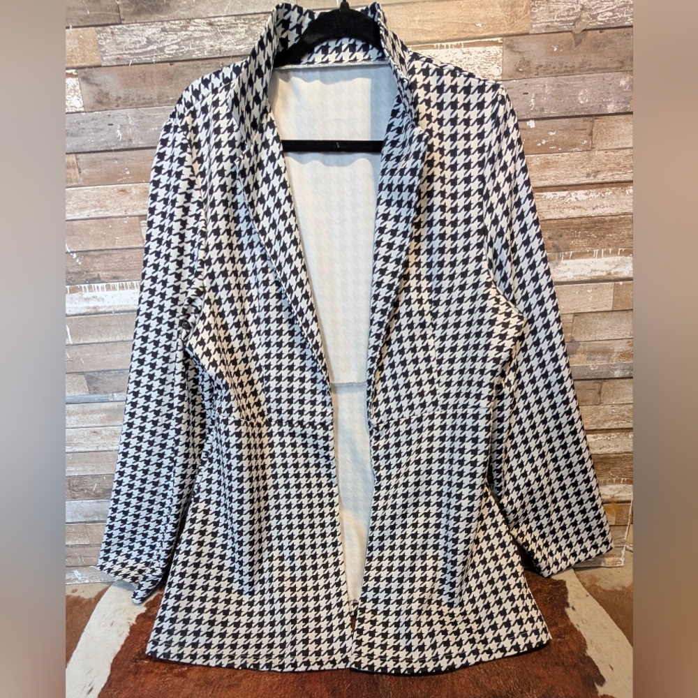 New Stylish Black White Notch Collar Blazer